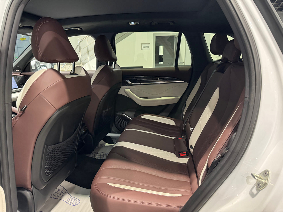 Geely Monjaro Flagship, белый