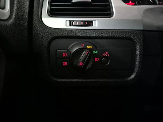 Volkswagen Touareg, 2011 года, пробег 324000 км