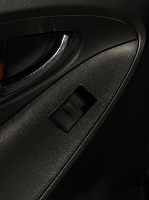 Toyota RAV4, 2011 года, пробег 180000 км