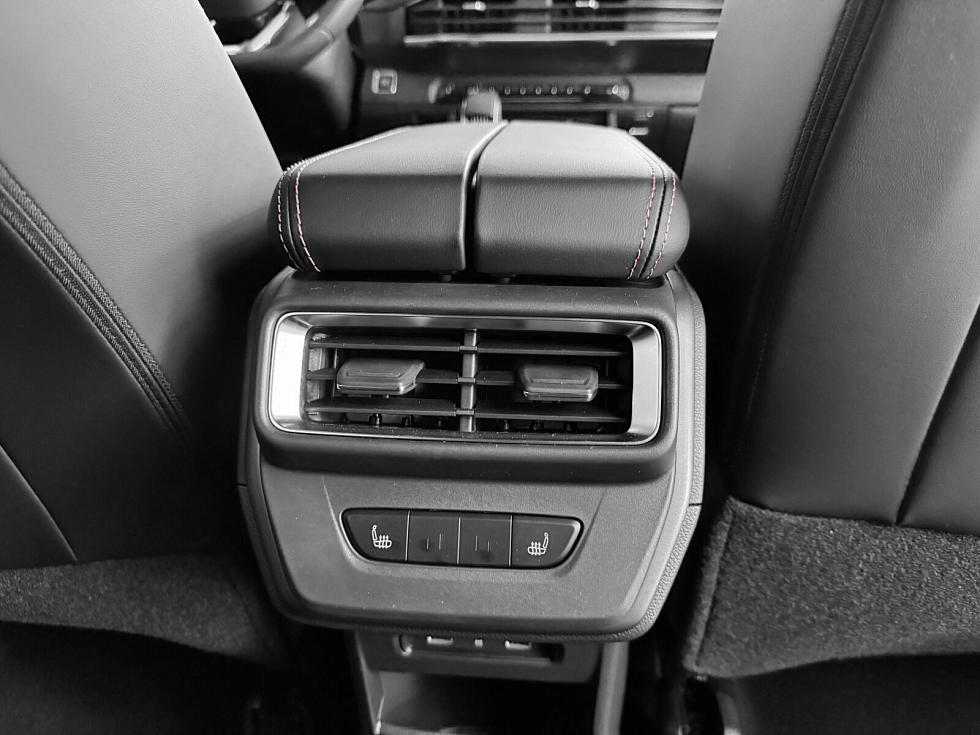 Geely Okavango Flagship, белый