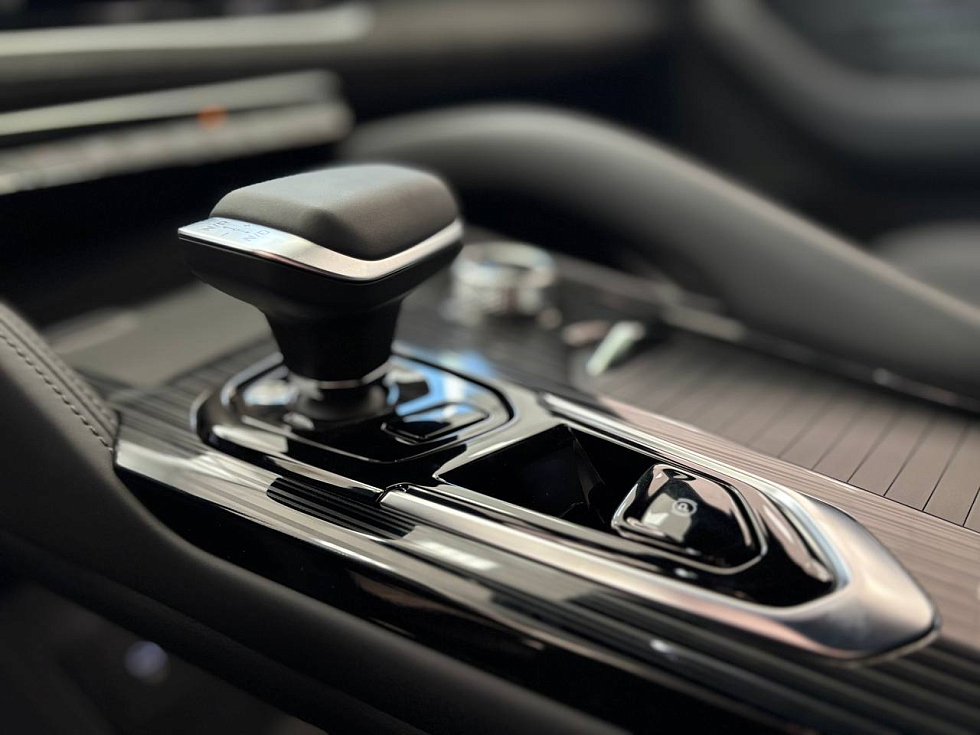 Geely Monjaro Flagship, серый