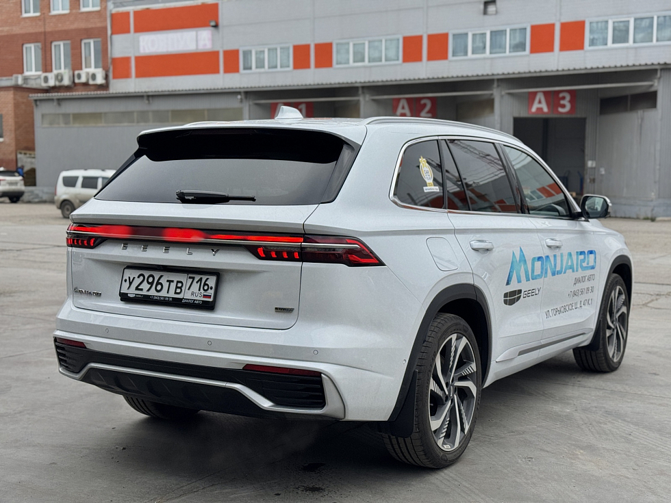 Geely Monjaro Flagship, белый