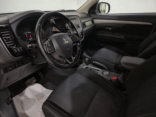 Mitsubishi Outlander Intense, 2016 года, пробег 294901 км