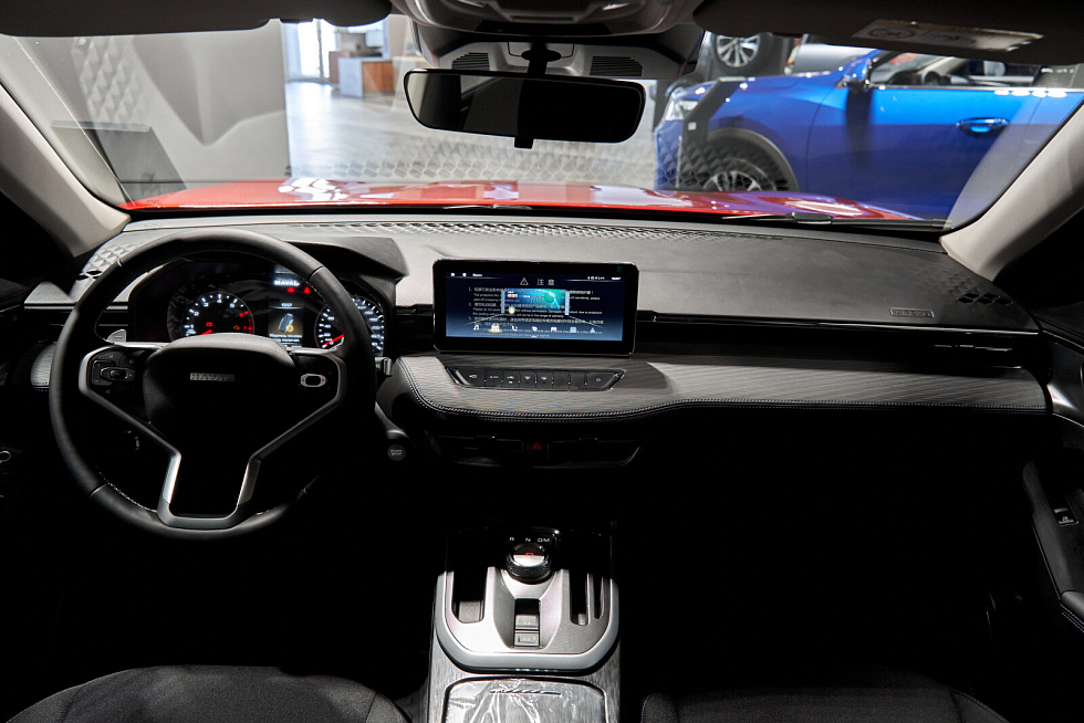 Haval Jolion Комфорт, красный