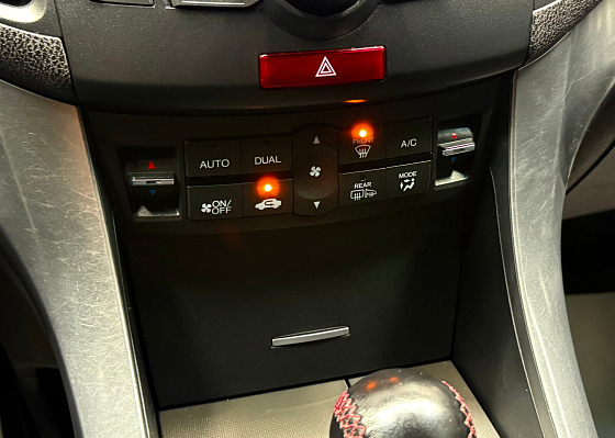 Honda Accord, 2011 года, пробег 204402 км