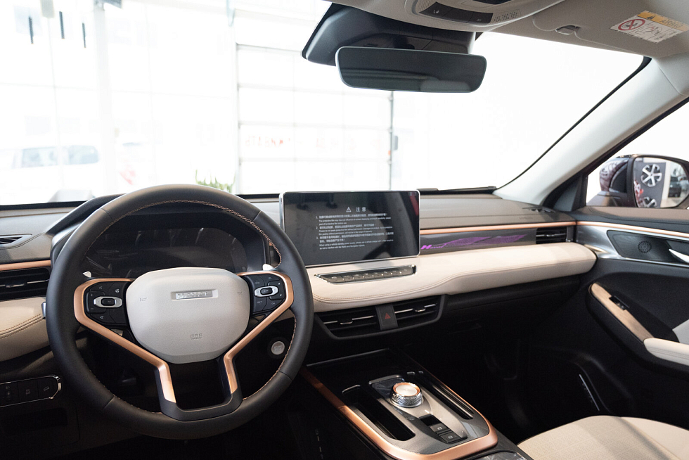 Haval Jolion Техно, красный