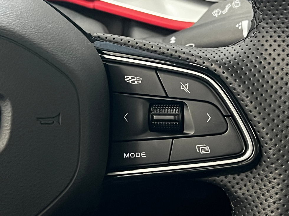 Geely Coolray Luxury, белый