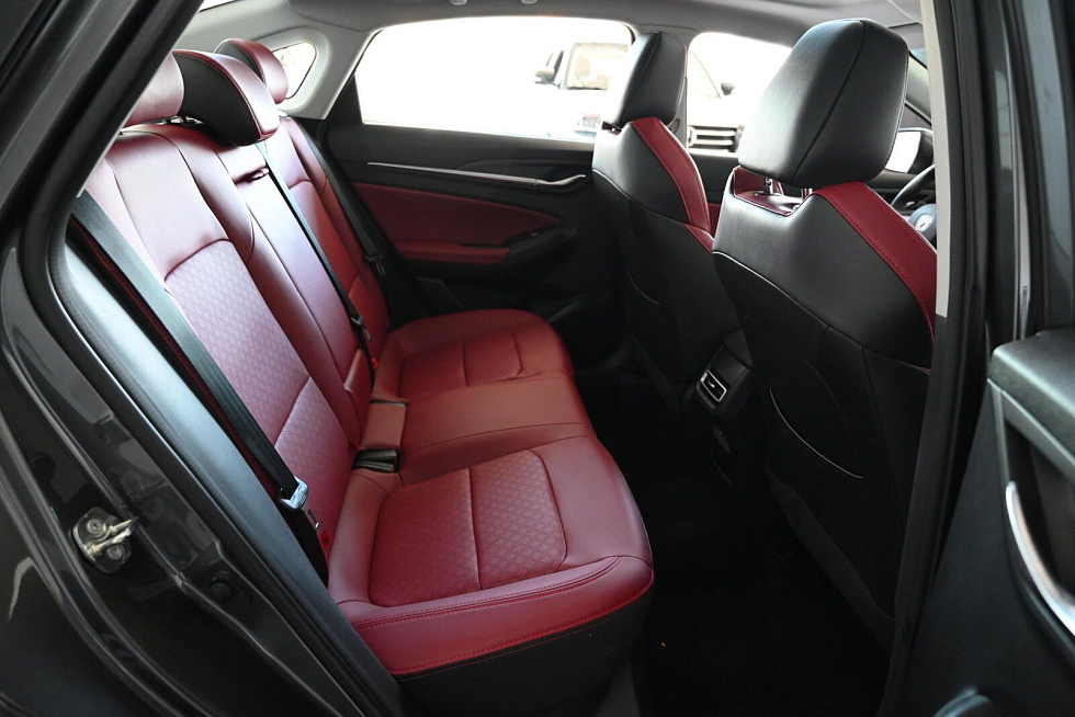 Changan Eado Plus DLX, серебряный