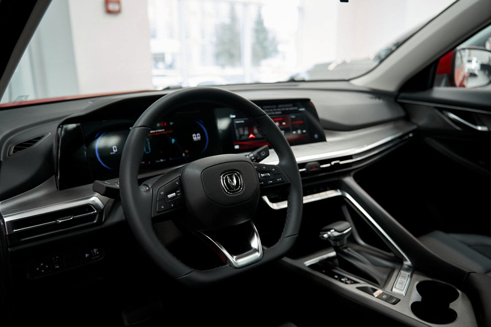 Changan CS35 Plus Tech, красный