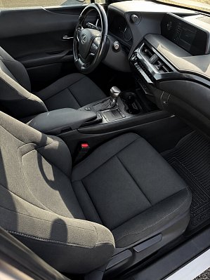 Lexus UX #discover, 2019 года, пробег 108973 км