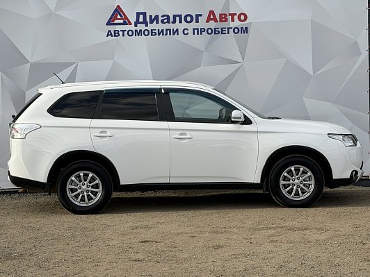 Mitsubishi Outlander Intense, 2014 года, пробег 117700 км