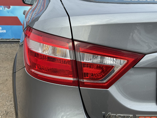 Lada (ВАЗ) Vesta Luxe Multimedia, 2018 года, пробег 97400 км