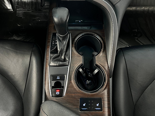 Toyota Camry Элеганс Safety, 2019 года, пробег 130300 км