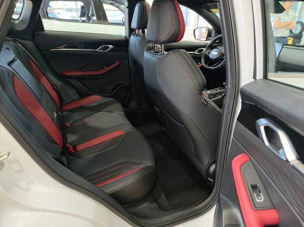 Geely Coolray Спорт, белый