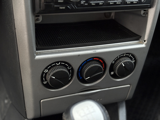 Lada (ВАЗ) Priora Люкс, 2011 года, пробег 199591 км