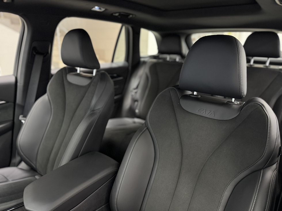 Geely Monjaro Люкс, серый