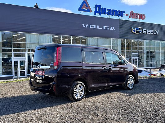 Toyota Noah, 2015 года, пробег 178702 км
