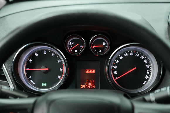 Opel Mokka Essentia, 2014 года, пробег 97000 км