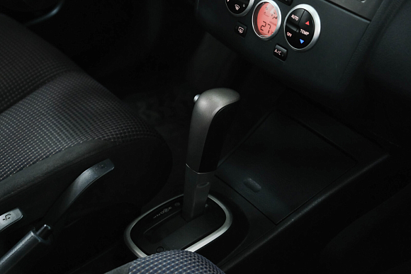 Nissan Tiida, 2010 года, пробег 219000 км