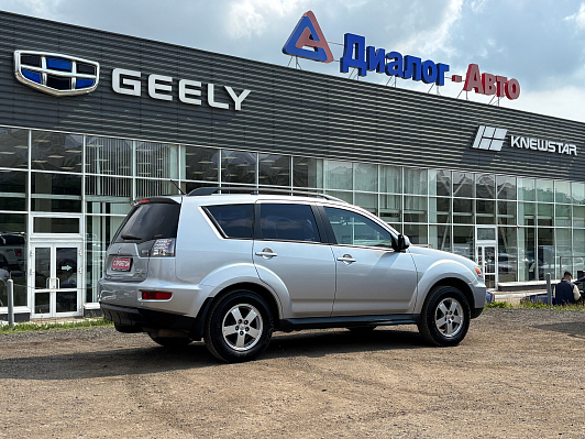 Mitsubishi Outlander Intense, 2011 года, пробег 216088 км