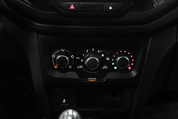 Lada (ВАЗ) XRAY Comfort, 2016 года, пробег 142677 км