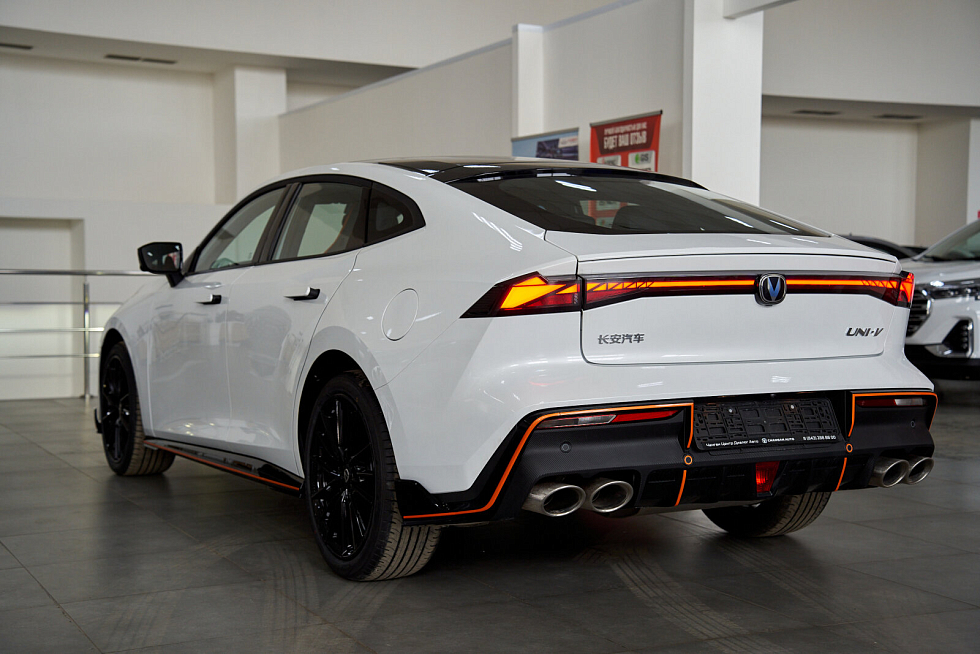 Changan UNI-V Люкс, белый