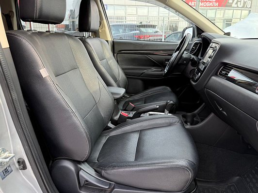Mitsubishi Outlander Intense, 2016 года, пробег 210921 км