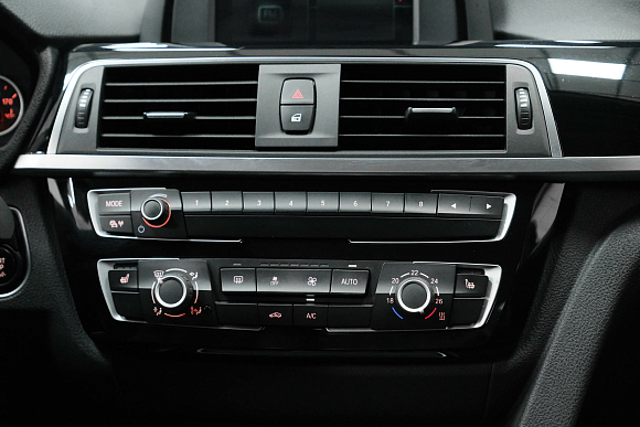 BMW 3 серии 320i xDrive SE, 2017 года, пробег 109900 км