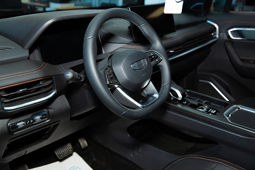 Geely Okavango Luxury, синий