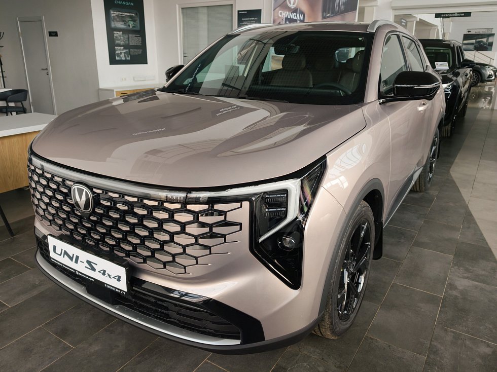 Changan UNI-S Техно, золотой