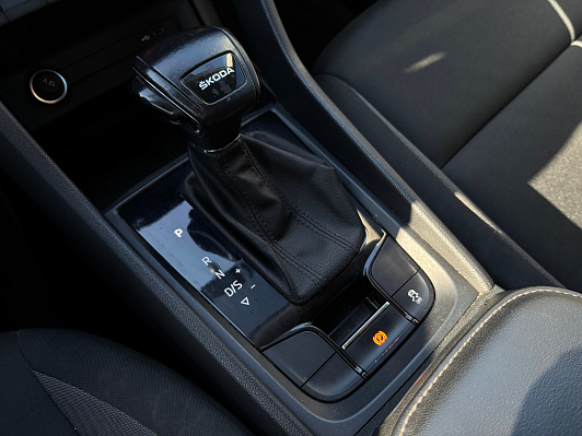 Skoda Karoq Active, 2022 года, пробег 242000 км