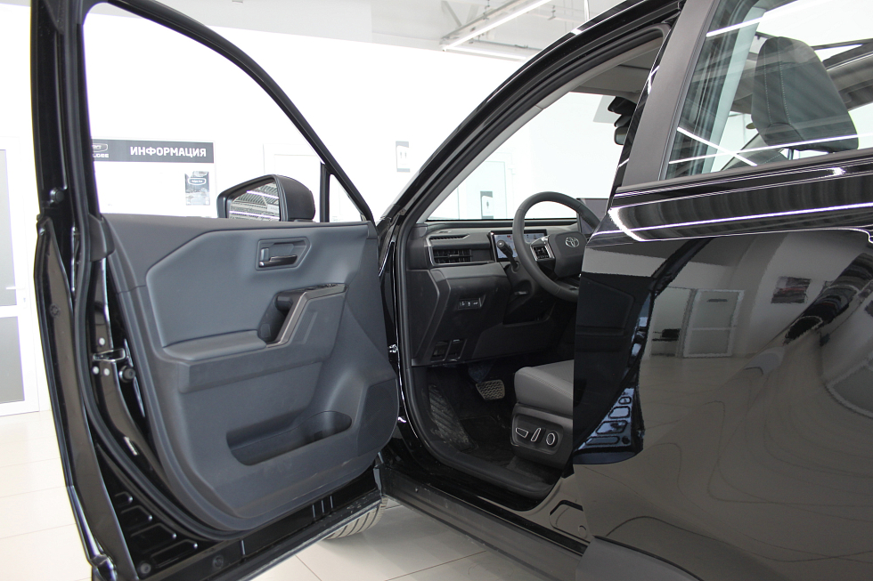 Toyota RAV4 Luxury, черный