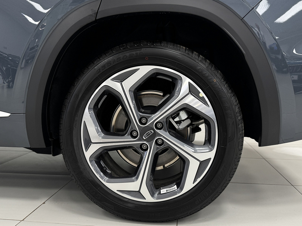 Geely Monjaro Люкс, серый