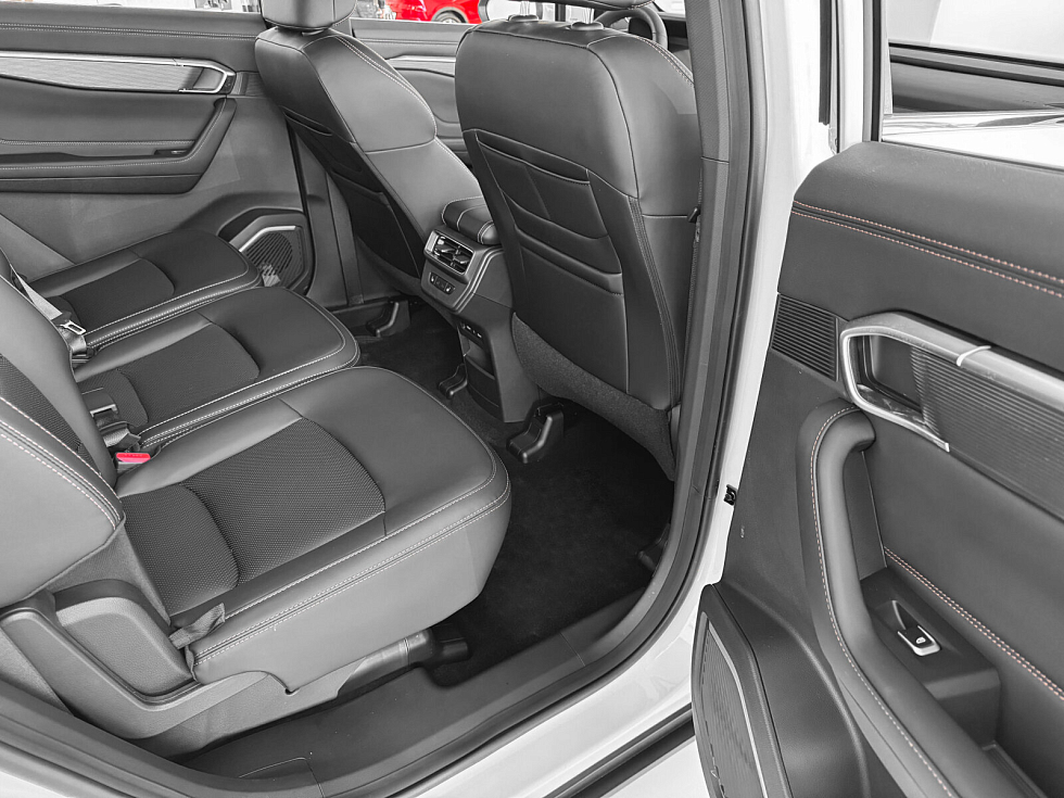 Geely Okavango Флагман, белый