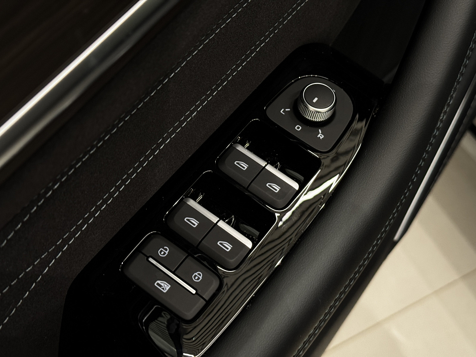 Geely Monjaro Флагман, черный