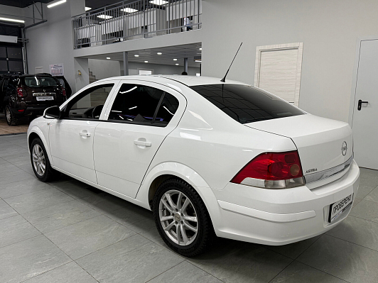 Opel Astra, 2011 года, пробег 245000 км