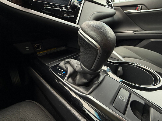 Toyota Camry Элеганс Safety, 2019 года, пробег 148500 км