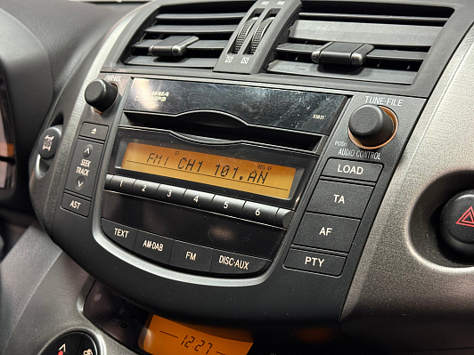 Toyota RAV4, 2011 года, пробег 180000 км