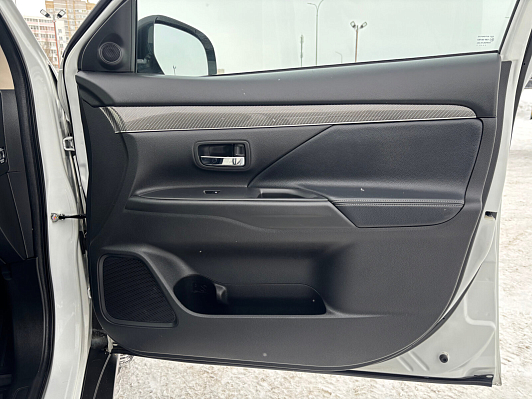 Mitsubishi Outlander Instyle, 2021 года, пробег 83293 км