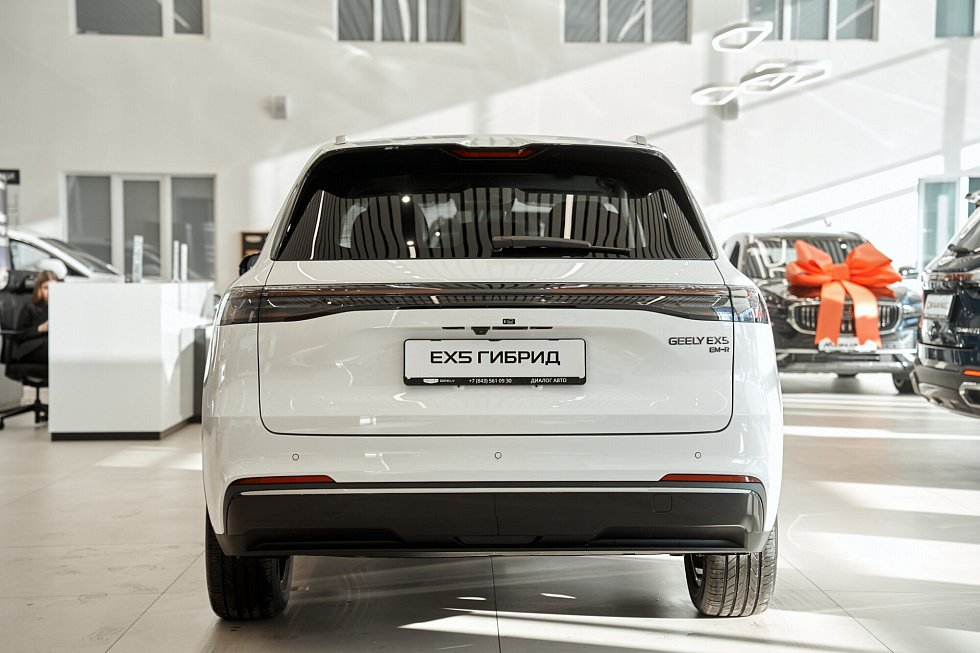 Geely EX5 Гибрид Макс EM-R, белый