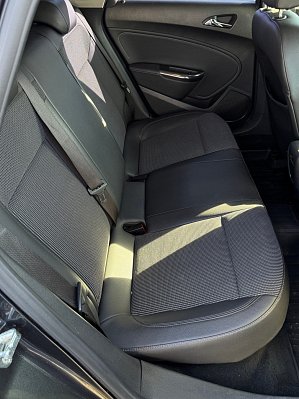 Opel Astra, 2011 года, пробег 156002 км