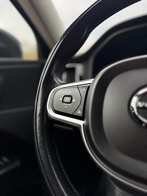 Volvo XC60 R-Design, 2018 года, пробег 85238 км