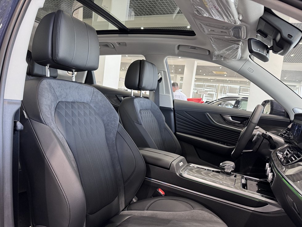 Hongqi HS5 Делюкс (Deluxe), коричневый