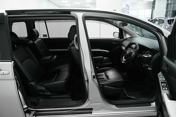 Toyota ISis, 2012 года, пробег 221686 км