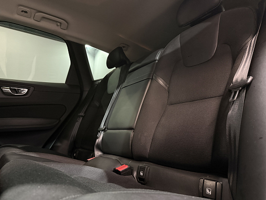 Volvo XC60 Momentum, 2018 года, пробег 90500 км