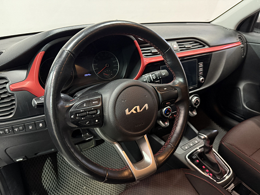 Kia Rio Luxe, 2021 года, пробег 30000 км