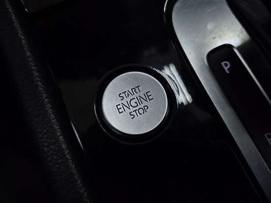 Volkswagen Touareg Wolfsburg Edition, 2017 года, пробег 229911 км