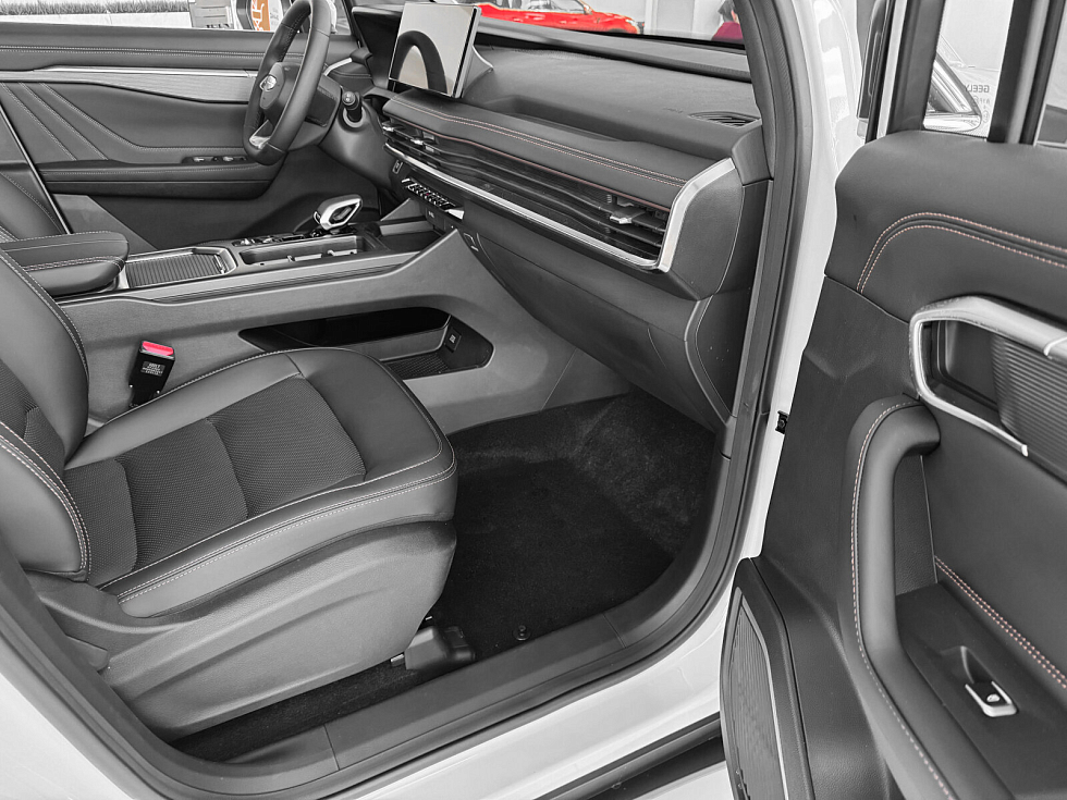 Geely Okavango Флагман, белый