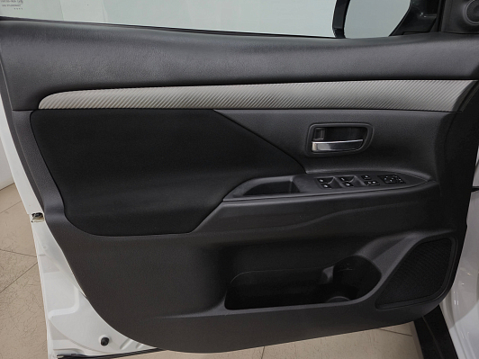 Mitsubishi Outlander Intense+, 2017 года, пробег 155312 км