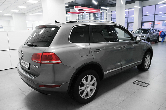 Volkswagen Touareg, 2011 года, пробег 261000 км
